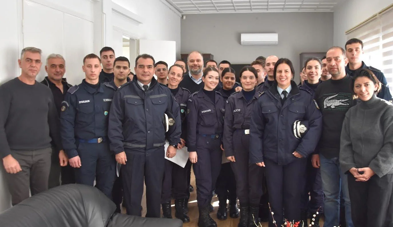 Νάουσα. Κάλαντα από τους δόκιμους αστυφύλακες στο δημαρχείο