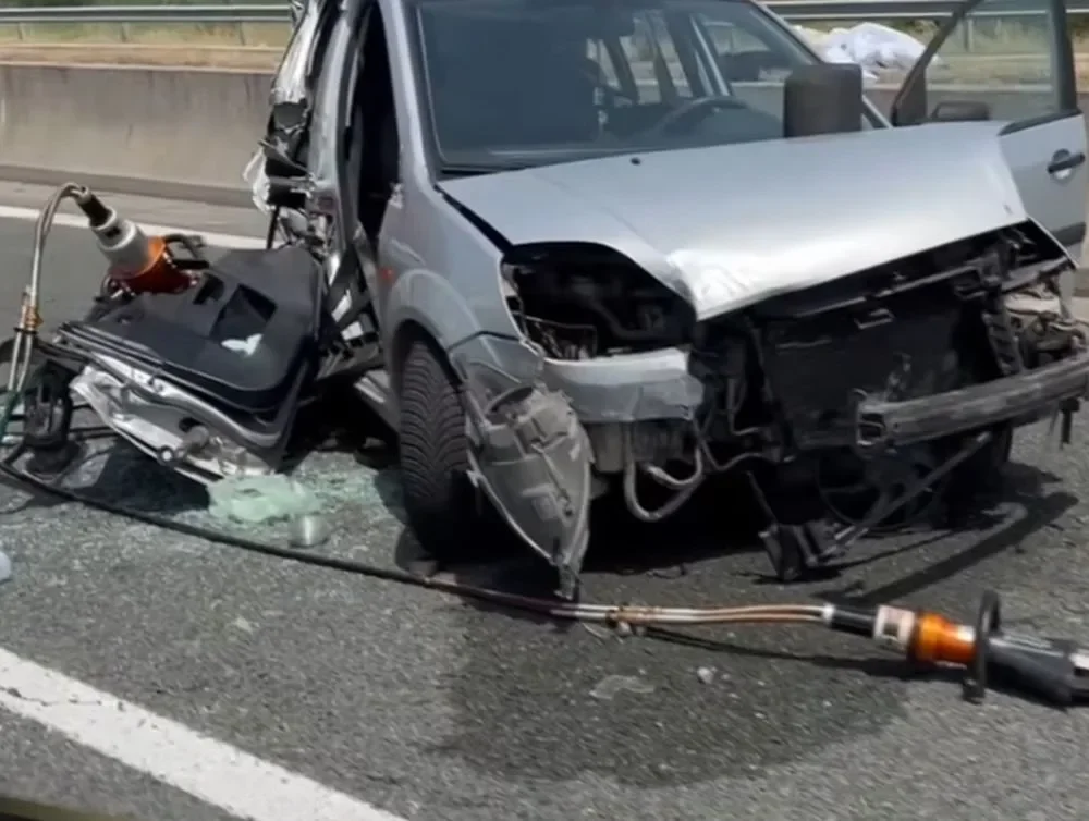 Ένας 22χρονος νεκρός και τέσσερις τραυματίες σε τροχαίο στο Νησέλι