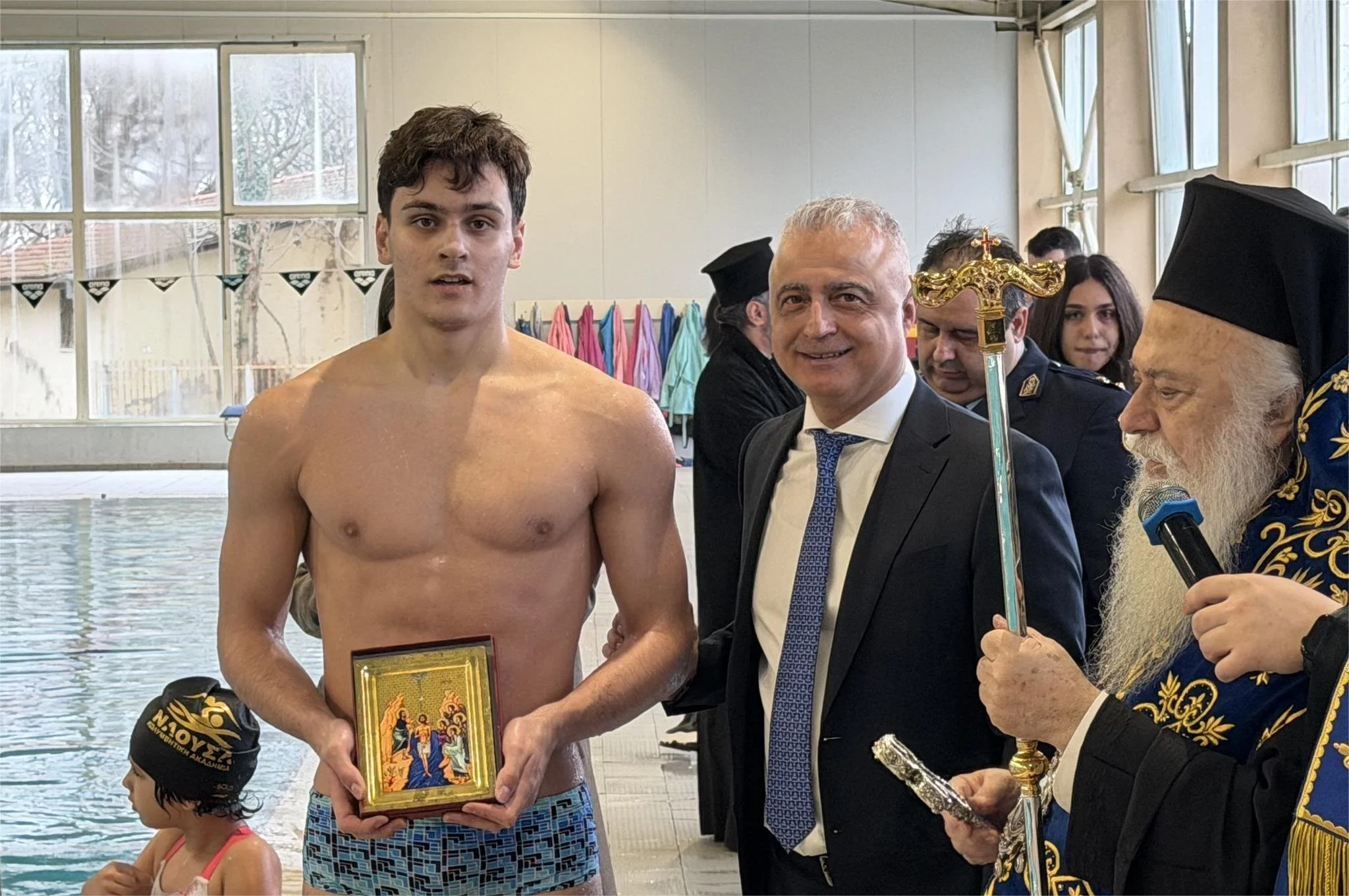 Ο Γιώργος Σαμαράς της ΚΑΝ έπιασε τον τίμιο σταυρό