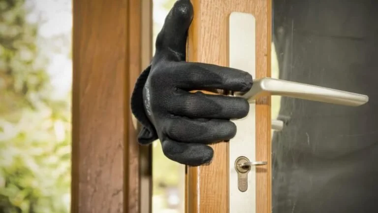 Βέροια. Μπήκαν από μπαλκονόπορτα και πήραν χρήματα και κοσμήματα 25.000 ευρώ!