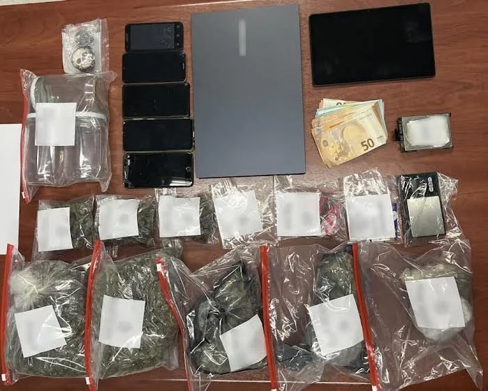 Σύλληψη ανήλικου με ναρκωτικά στο σπίτι του!