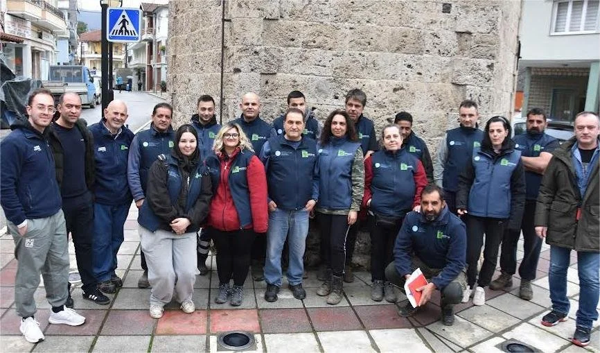 Νάουσα. Δωρεά μπουφάν από τη ‘Φάρμα’ στους υπαλλήλους Πρασίνου