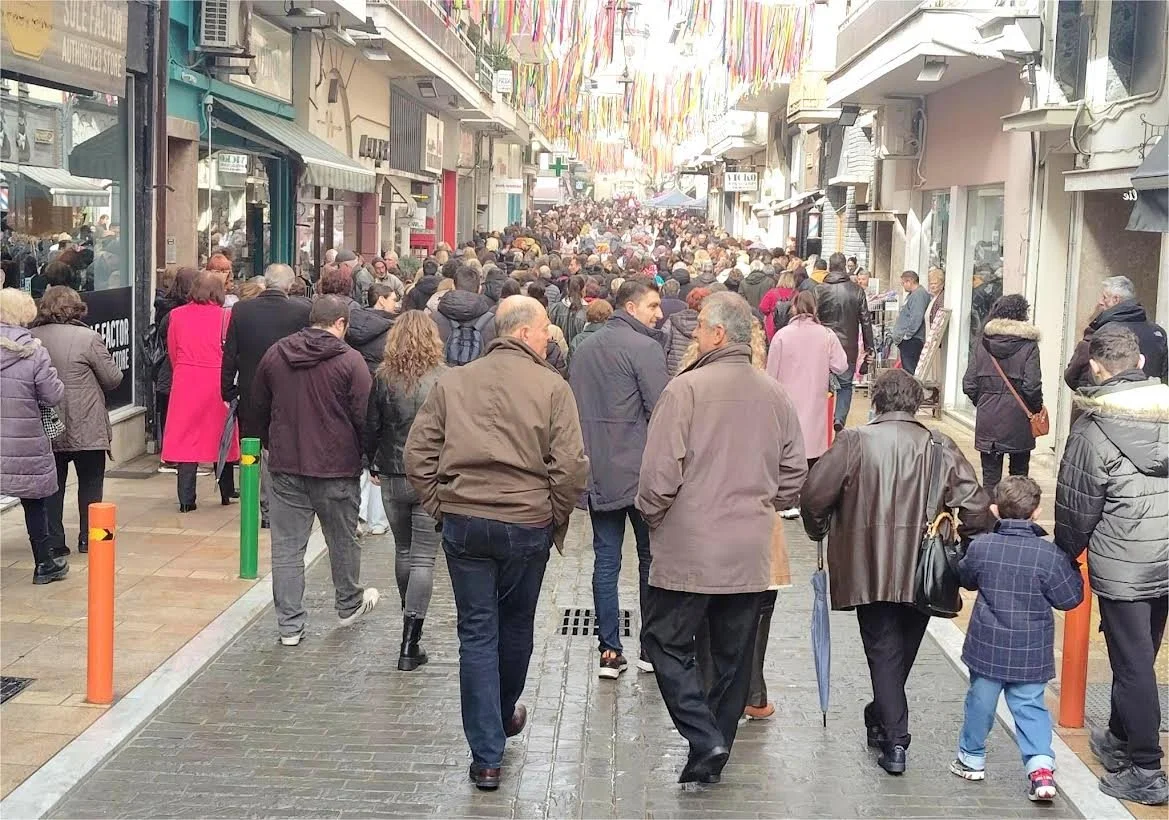 Νάουσα. Πολύς κόσμος στην πόλη την πρώτη Κυριακή της αποκριάς