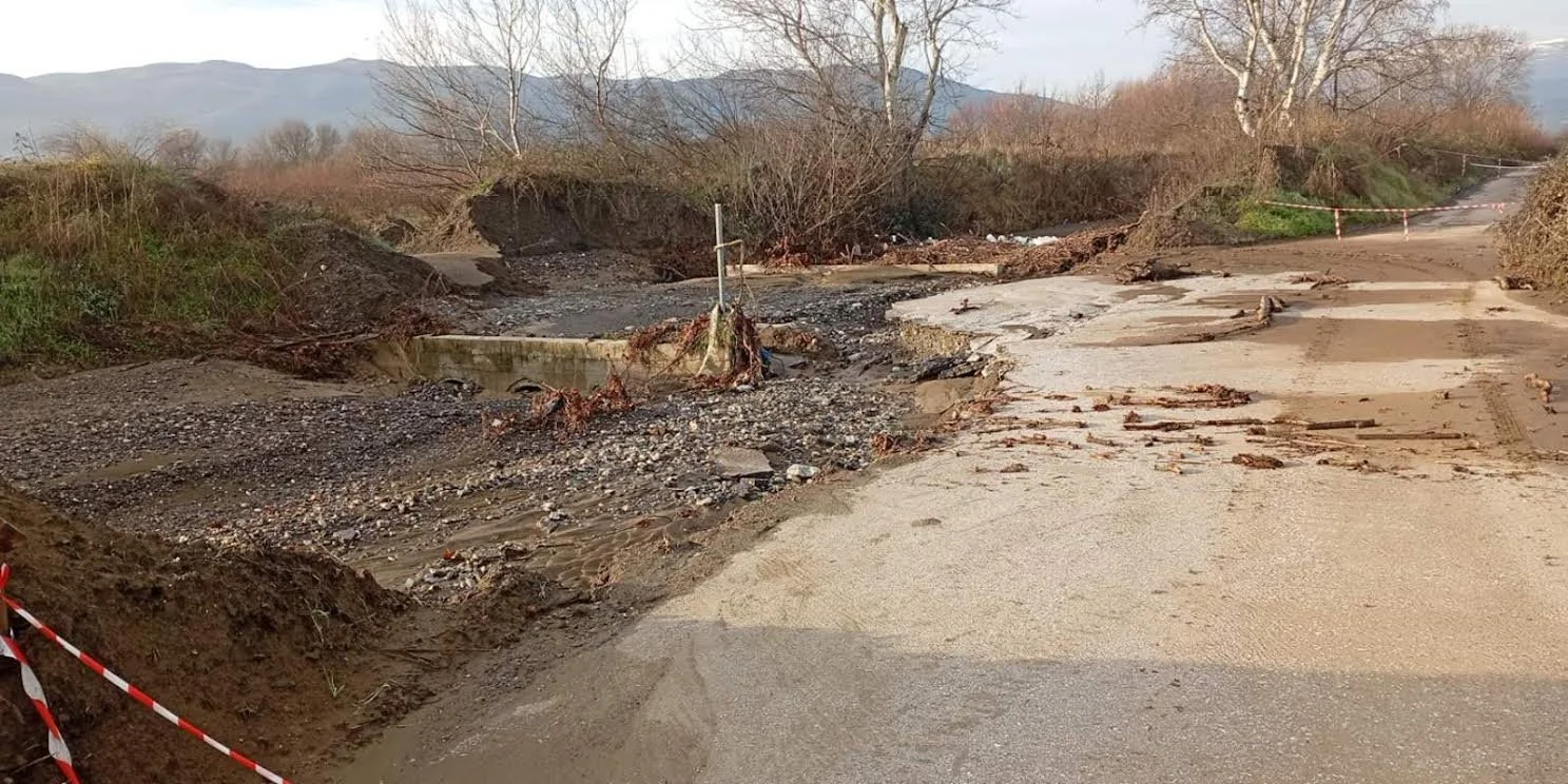 Παλατίτσια. Αντίδραση αγροτών για το κλείσιμο δρόμου στη θέση ‘Γκέκα’