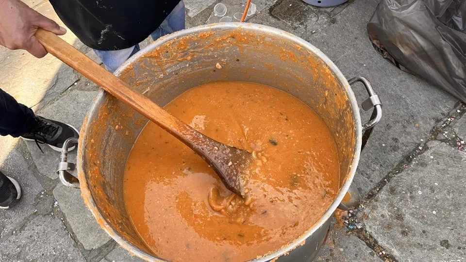 Ώρα φασοάδας από τους φίλους του καρναβαλιού