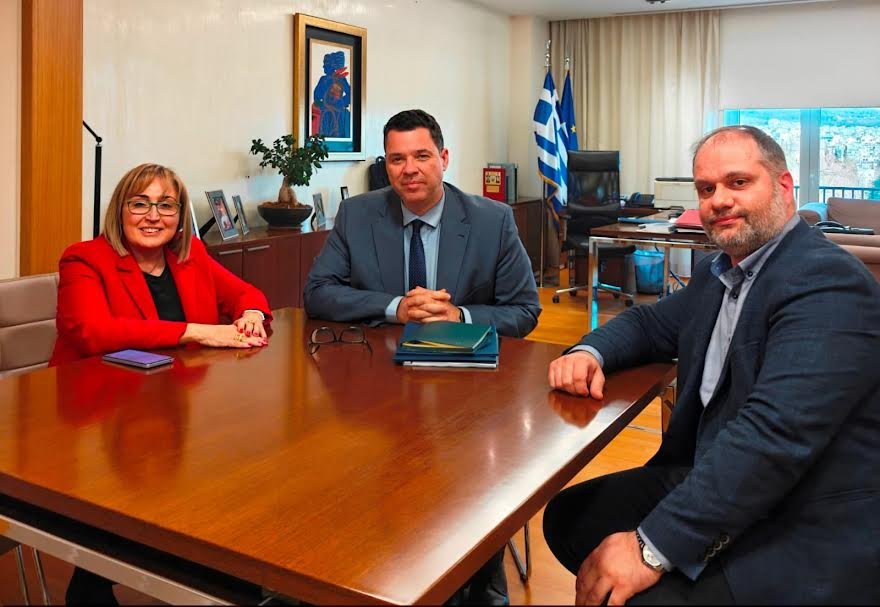 Η Στέλλα Αραμπατζή δίπλα στον δήμο Νάουσας και στη δημοτική αρχή