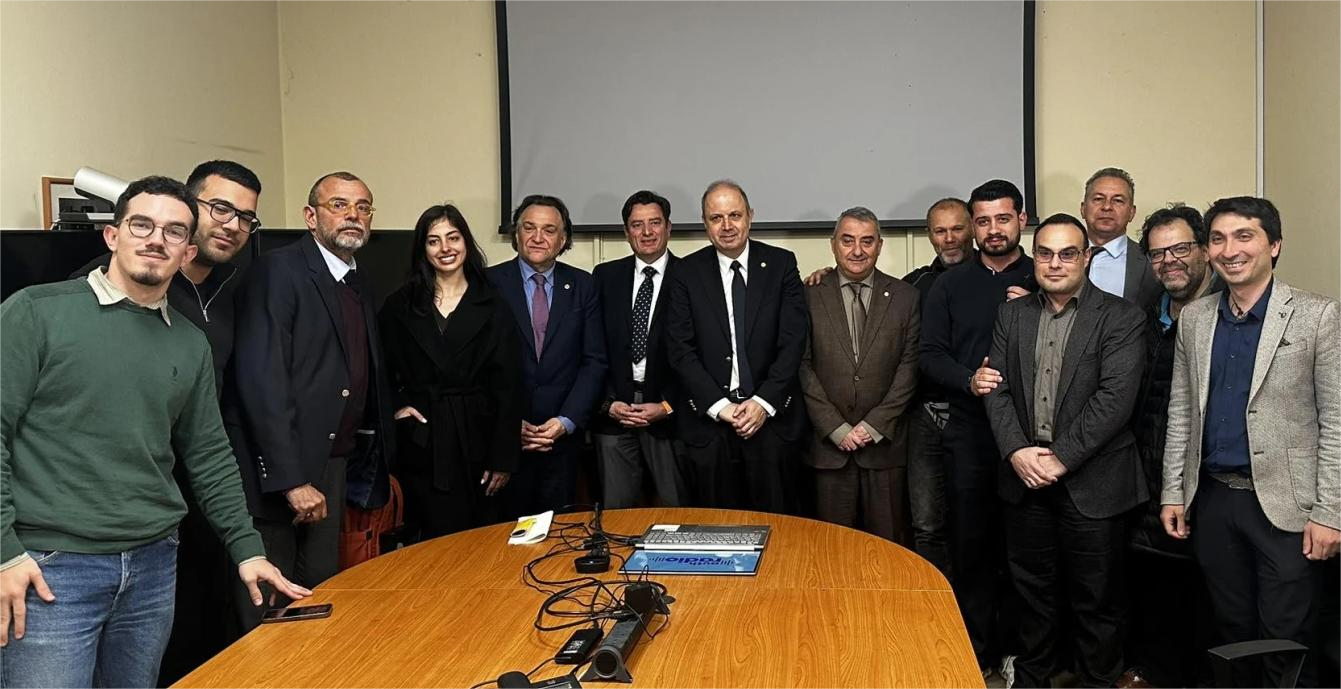 AUTh Radio. Με Εμμανουήλ Ξυνάδα το πρώτο ακαδημαϊκό ραδιόφωνο στο ΑΠΘ