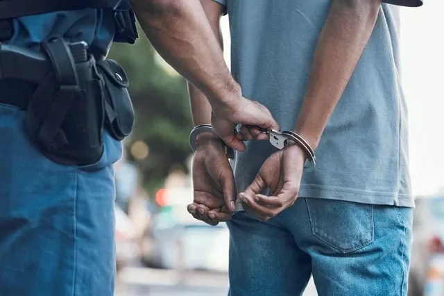 Ανήλικος διέρρηξε κατάστημα στη Βέροια