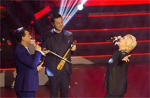 Ματθαίος και Κωνσταντίνος αποχαιρετούν τη Μαρινέλλα