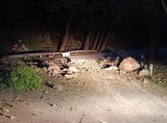 Κατολίσθηση στον δρόμο της ΔΕΗ στα Πιέρια