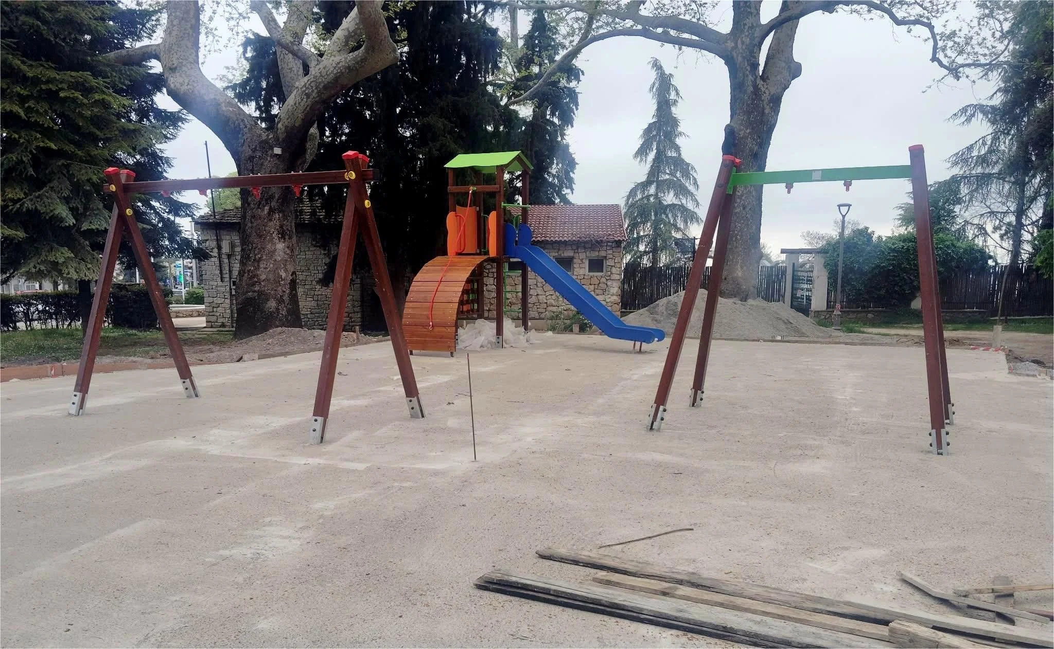 Νάουσα. Στην τελική ευθεία η παιδική χαρά στο δημοτικό πάρκο