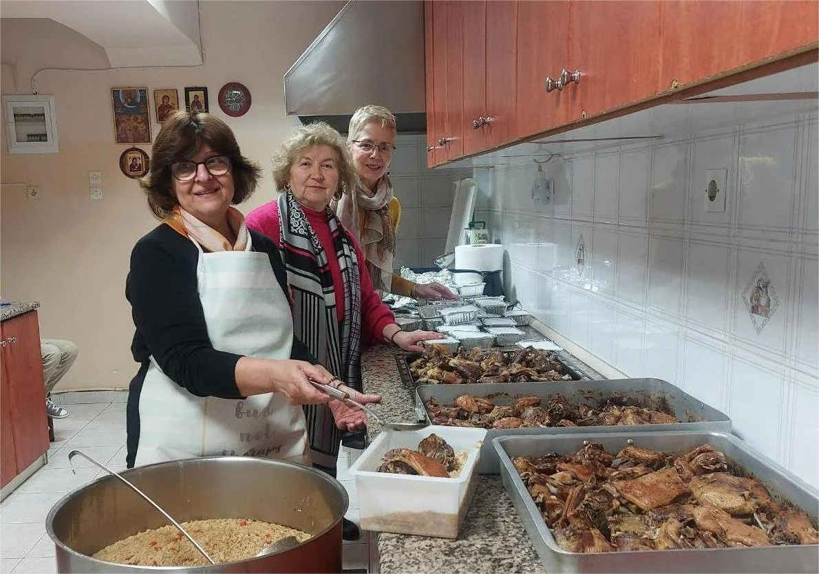 Βέροια. Γεύμα αγάπης με αρνί και κοκορέτσι από τη Φιλόπτωχο!