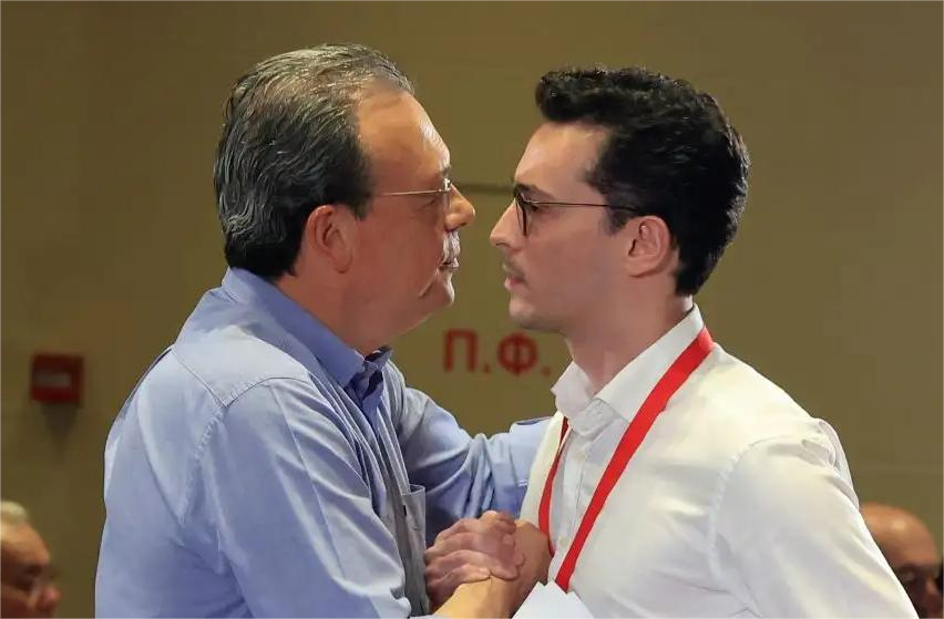 ΣΥΡΙΖΑ υπό διάλυση. Παραιτήθηκε ο γραμματέας Στέργιος Καλπάκης!