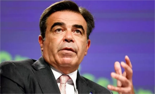 Σχοινάς. 20 μέρες παράταση για τα επενδυτικά σχέδια