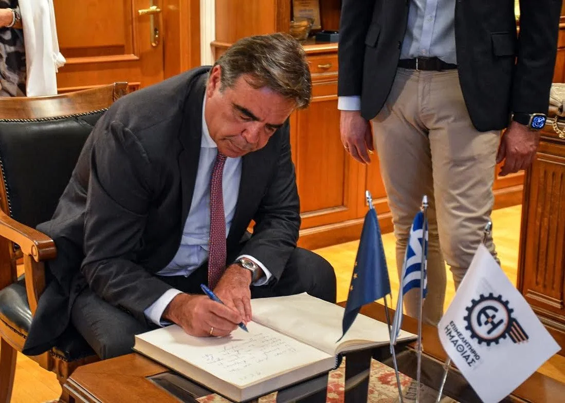 Φάουλ η μη συνάντηση Σχοινά με τον πρόεδρο των Εκκοκκιστών