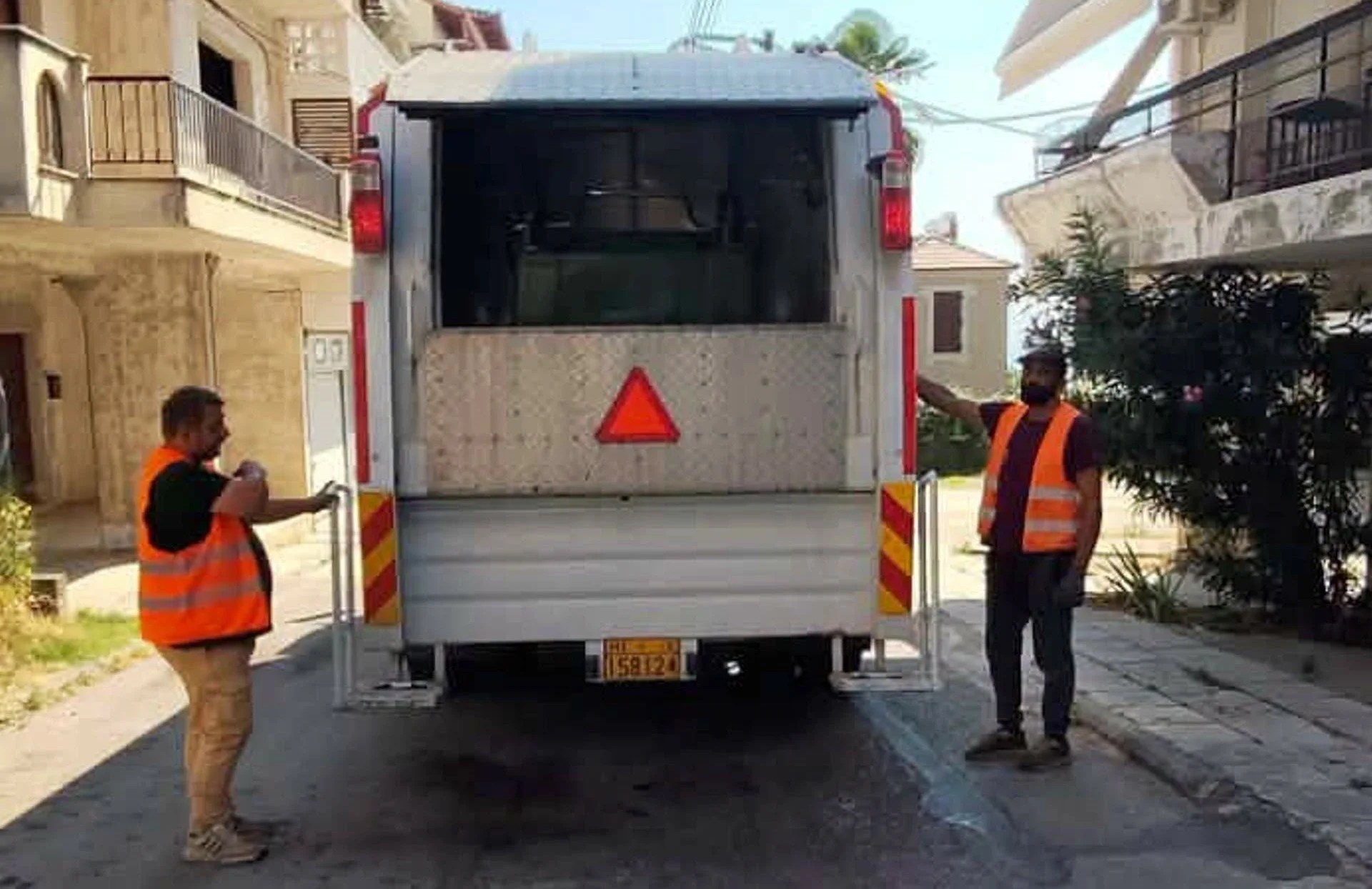 Νάουσα. Καθημερινή πλύση και απολύμανση των κάδων