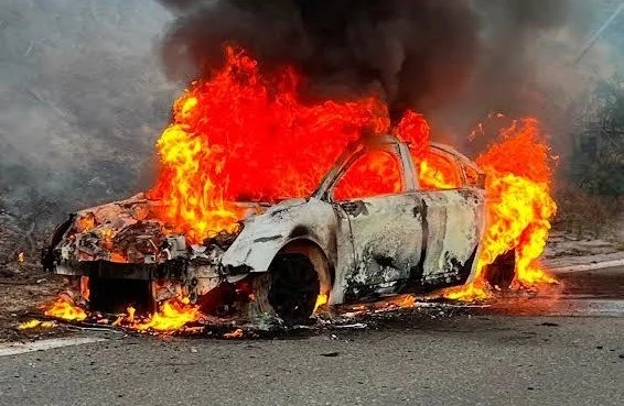 Βέροια. Κάηκε ολοσχερώς αυτοκίνητο πριν τη Σουμελά