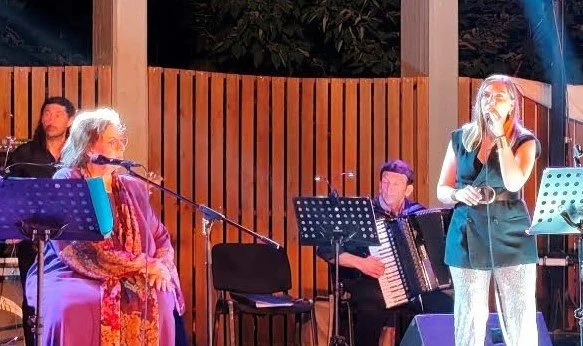 ‘Έδεσαν’ επί σκηνής Μαρία και Μαίρη