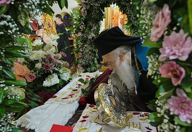 Εγκώμια και λιτανεία του επιταφίου της Παναγίας στη Νάουσα