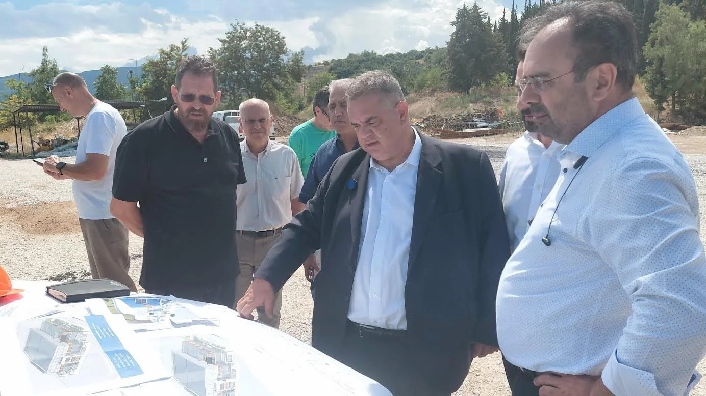 Βέροια. Ο Σπανάκης στον χώρο του νέου κλειστού και στο ανακαινισμένο ΚΕΠ 