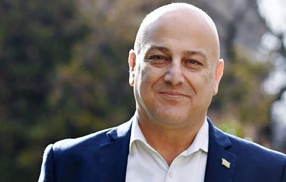 Κοτίδης: Καμία ενίσχυση για τα παραμορφωμένα. Απαντήσεις Αδριανού