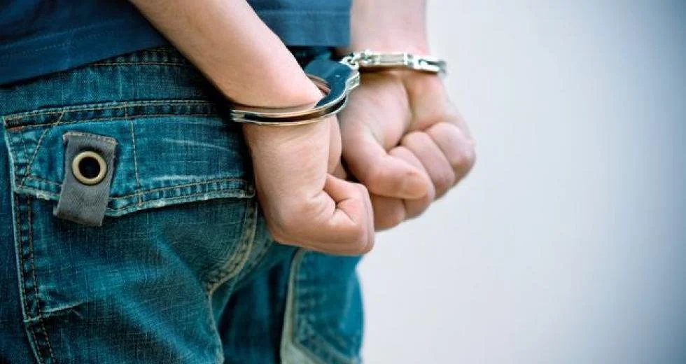 Βέροια. Σύλληψη ανήλικου για κλοπές σε καταστήματα