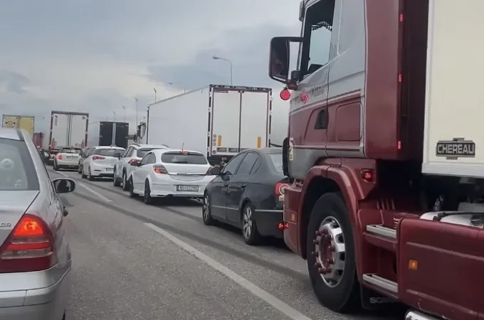 Ουρές χιλιομέτρων και πολύωρη ταλαιπωρία μετά τα Μάλγαρα