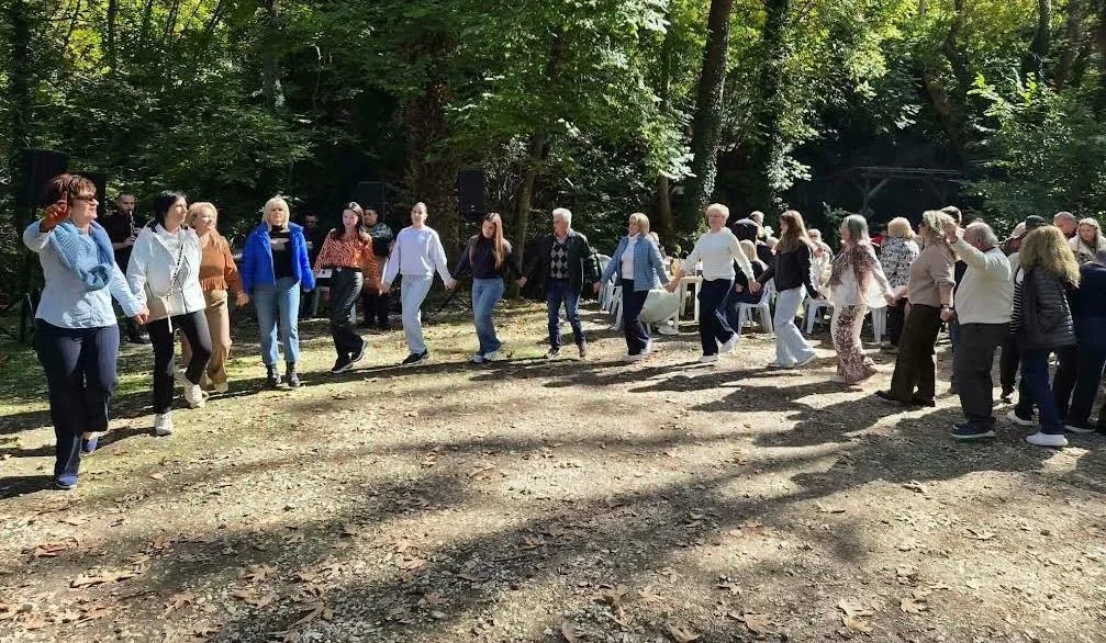 Παραδοσιακές γεύσεις, κέφι και χορός στη γιορτή κάστανου της Φυτειάς