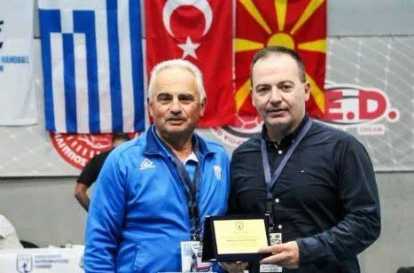 Η ΟΧΕ τίμησε τον Μιχάλη Τζαφερόπουλο
