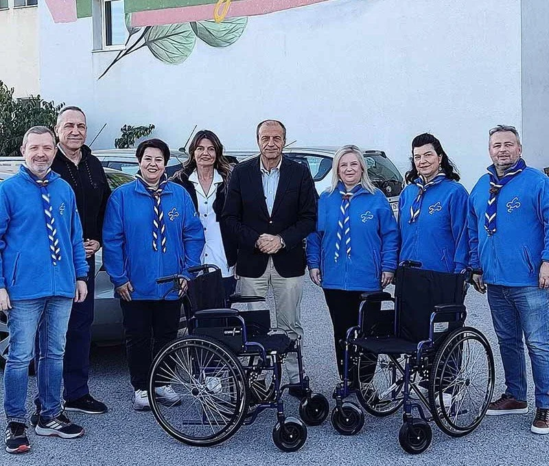 Ένωση παλαιών προσκόπων Βέροιας. Δύο αναπηρικά αμαξίδια για το νοσοκομείο