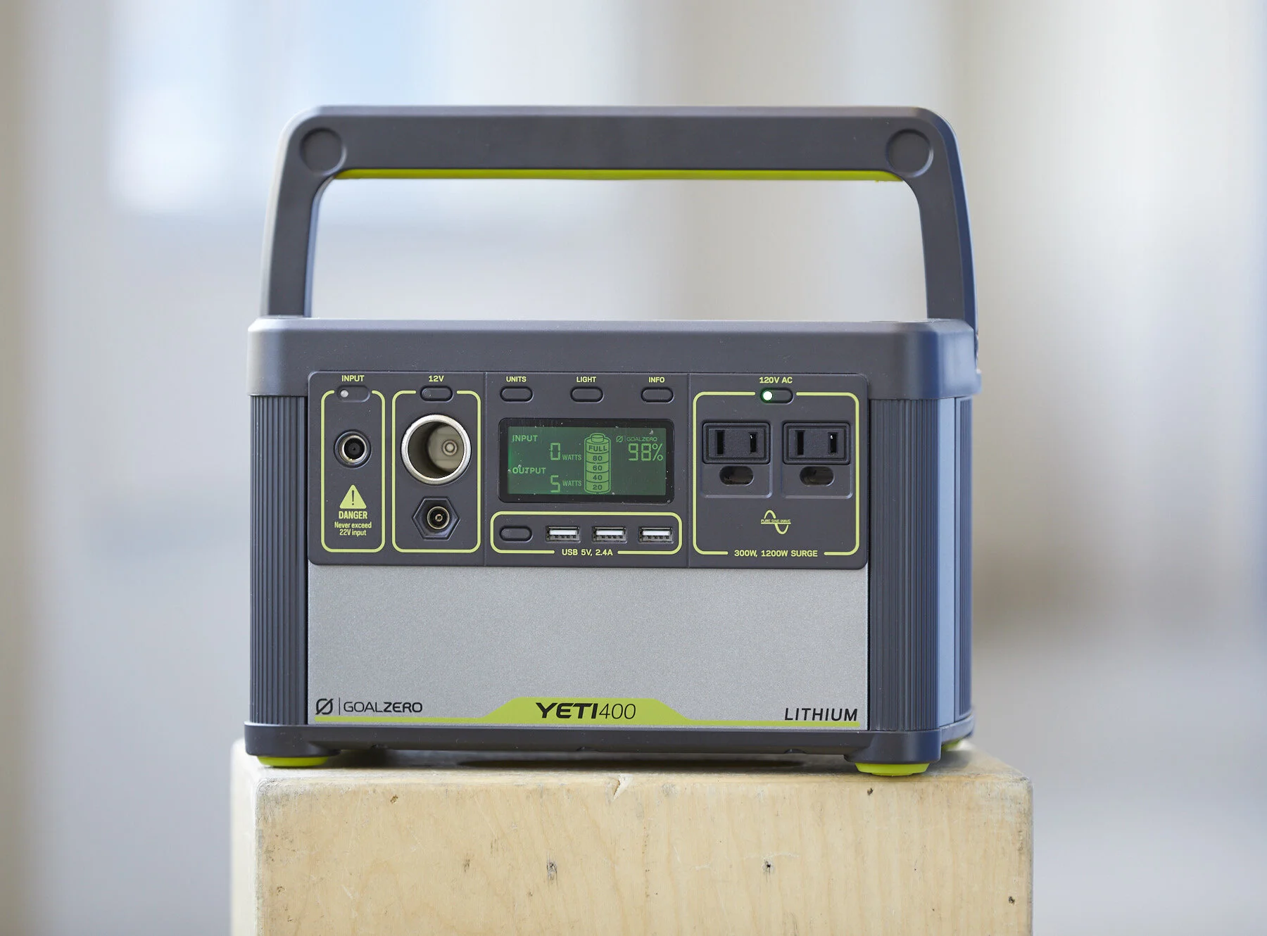 RENT in Vancouver Yeti 400 Field Power Station — UCOO Camera