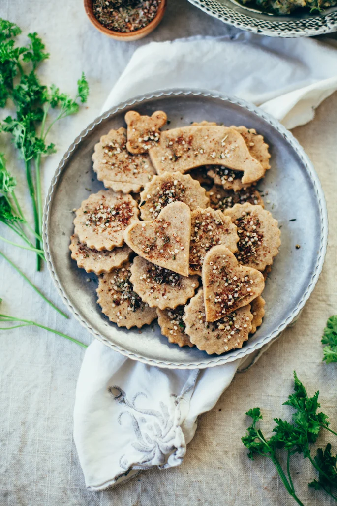 Hemp za'atar sorghum crackers with parsley hummus (vegan, gluten free)