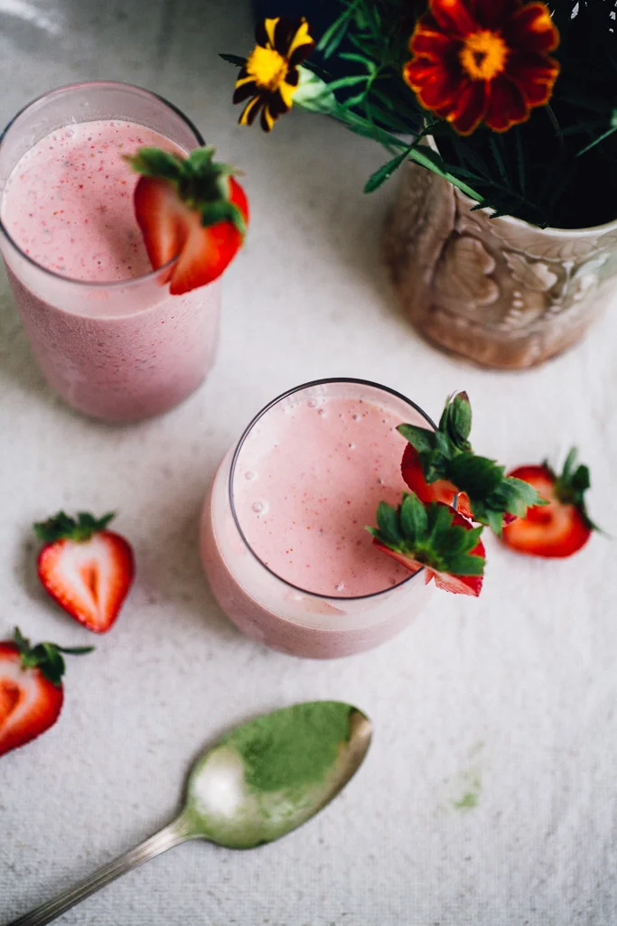 Strawberry Matcha Smoothie with Lazy Matcha Granola