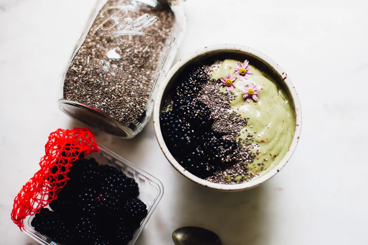 Spirulina Banana Mango Smoothie Bowl | Smoothie Sundays