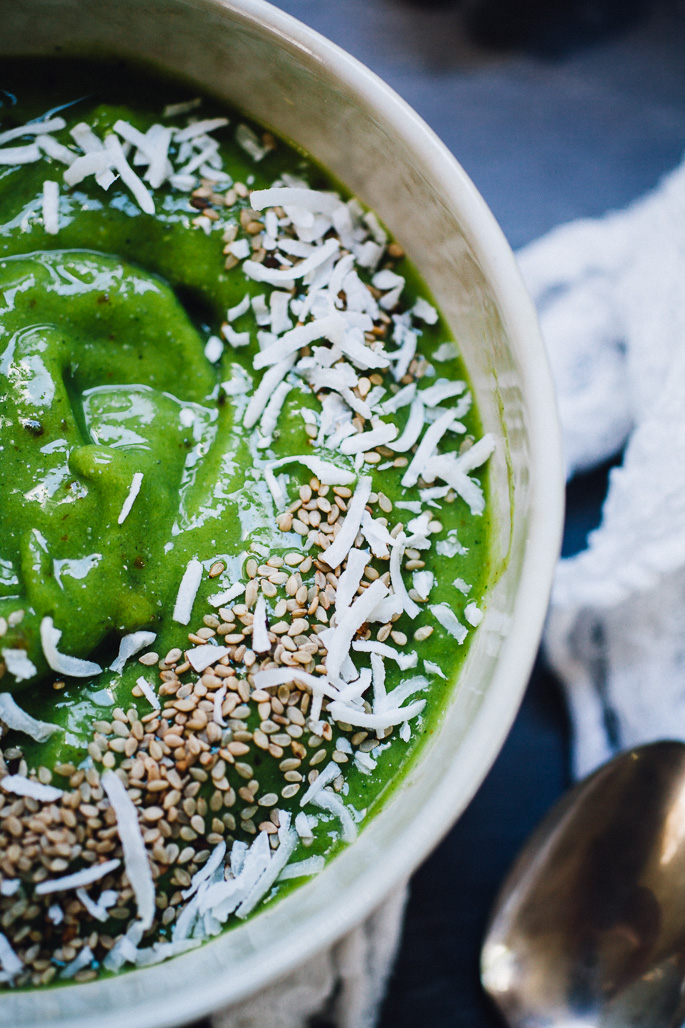 green-mango-spinach-coconut-water-smoothie-bowl-85892.jpg