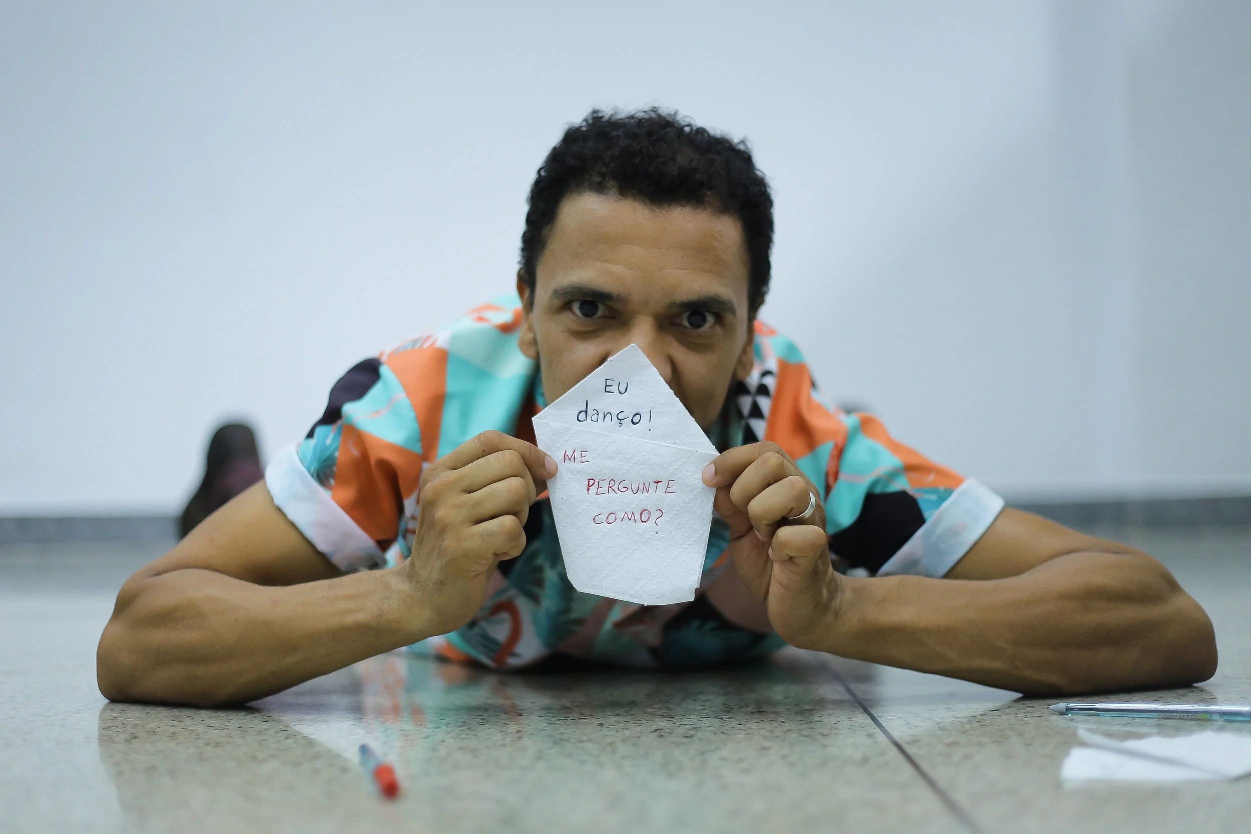 Residência com o ¿por quá? relembra uma das primeiras intervenções artísticas do grupo