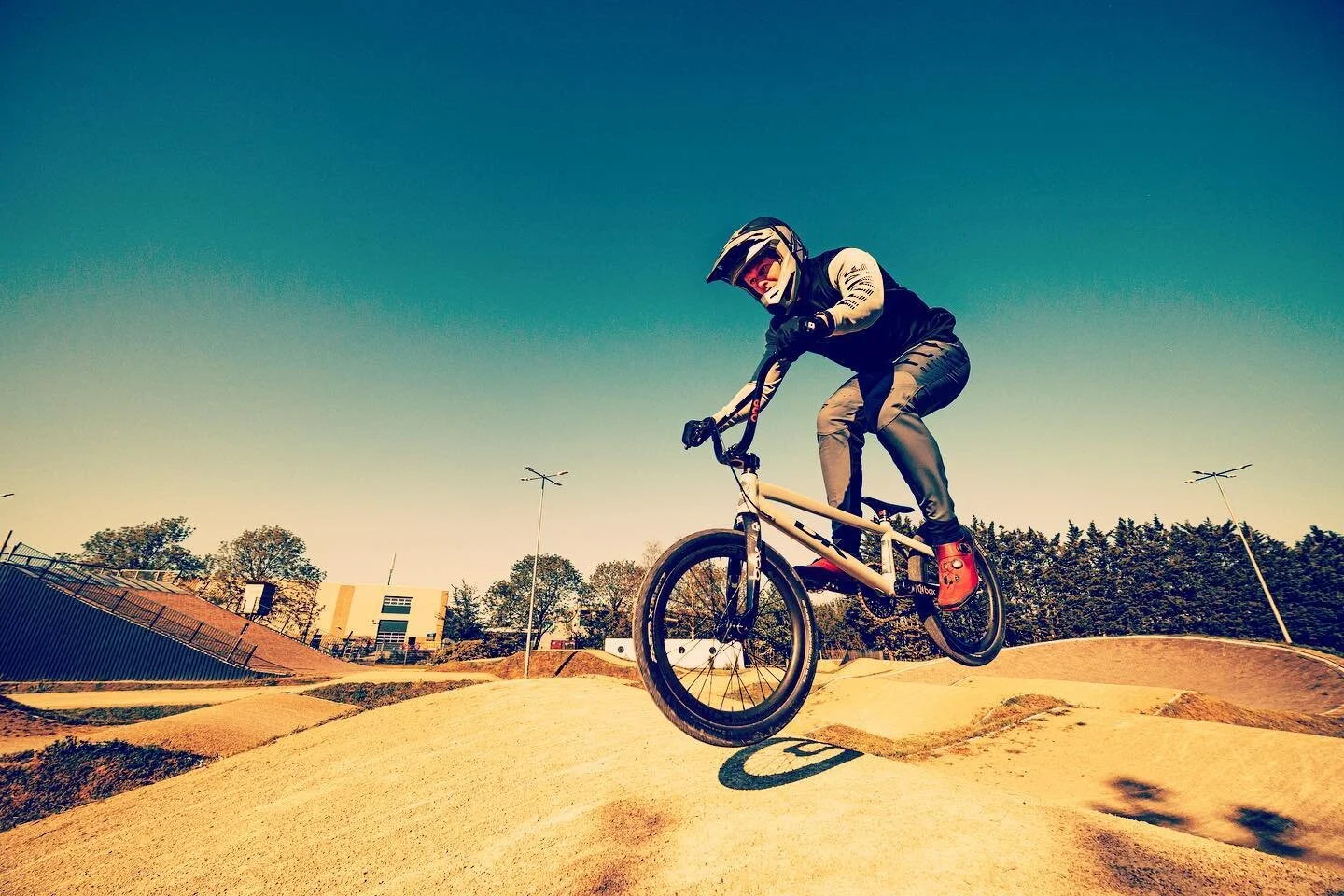 Boyd ripping the track! 

#bmx #bmxracing #training #debataaf #fast #dk #box #flyracing