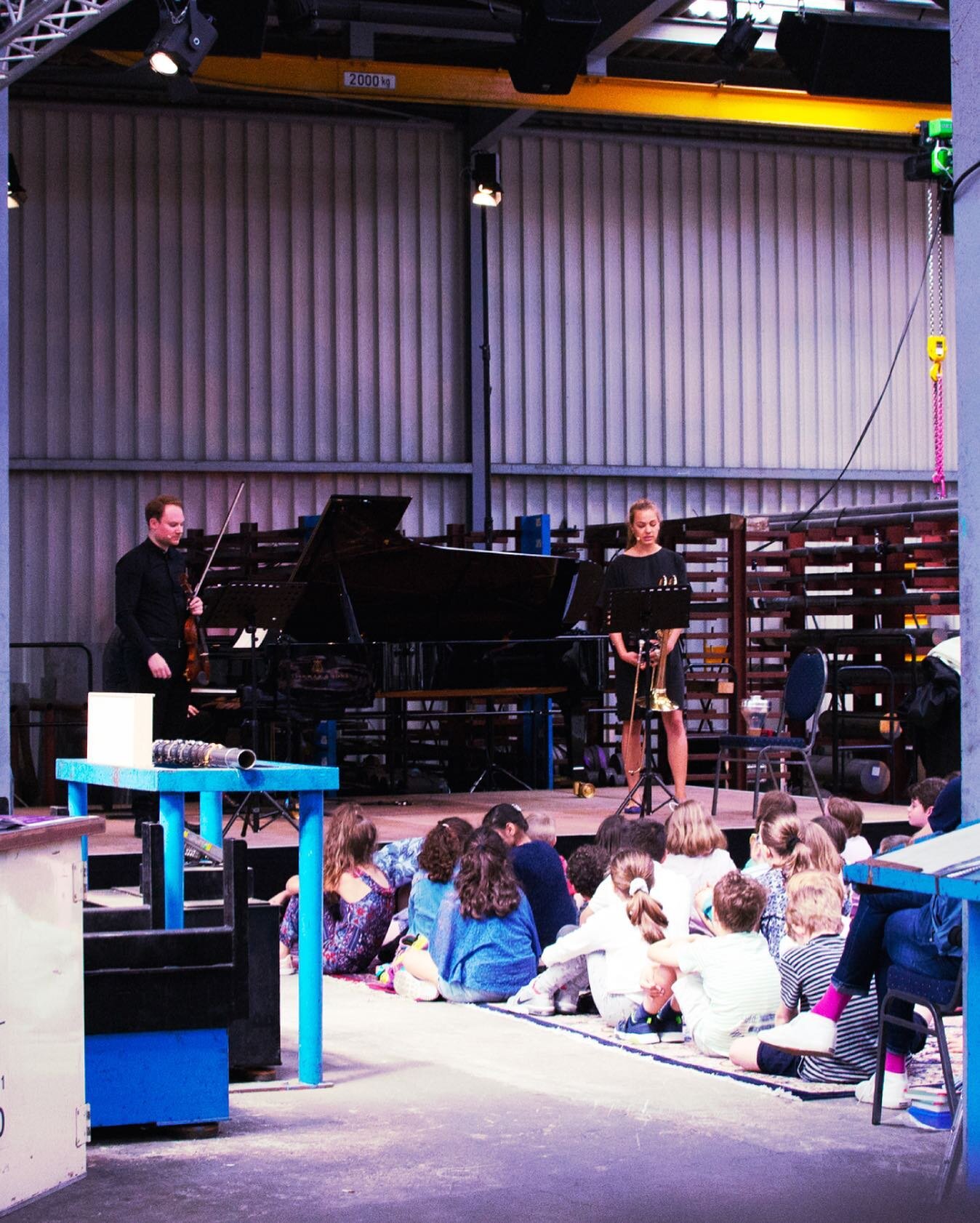 Nils und Niklas ist es ein besonderes Anliegen, Kindern die Klassik zu zeigen und zu erkl&auml;ren &ndash; und sind nicht nur als Festivalmacher, sondern auch als K&uuml;nstler involviert.

#klassikinstahlhallen #klassikinhannover #kinder #kinderkonz