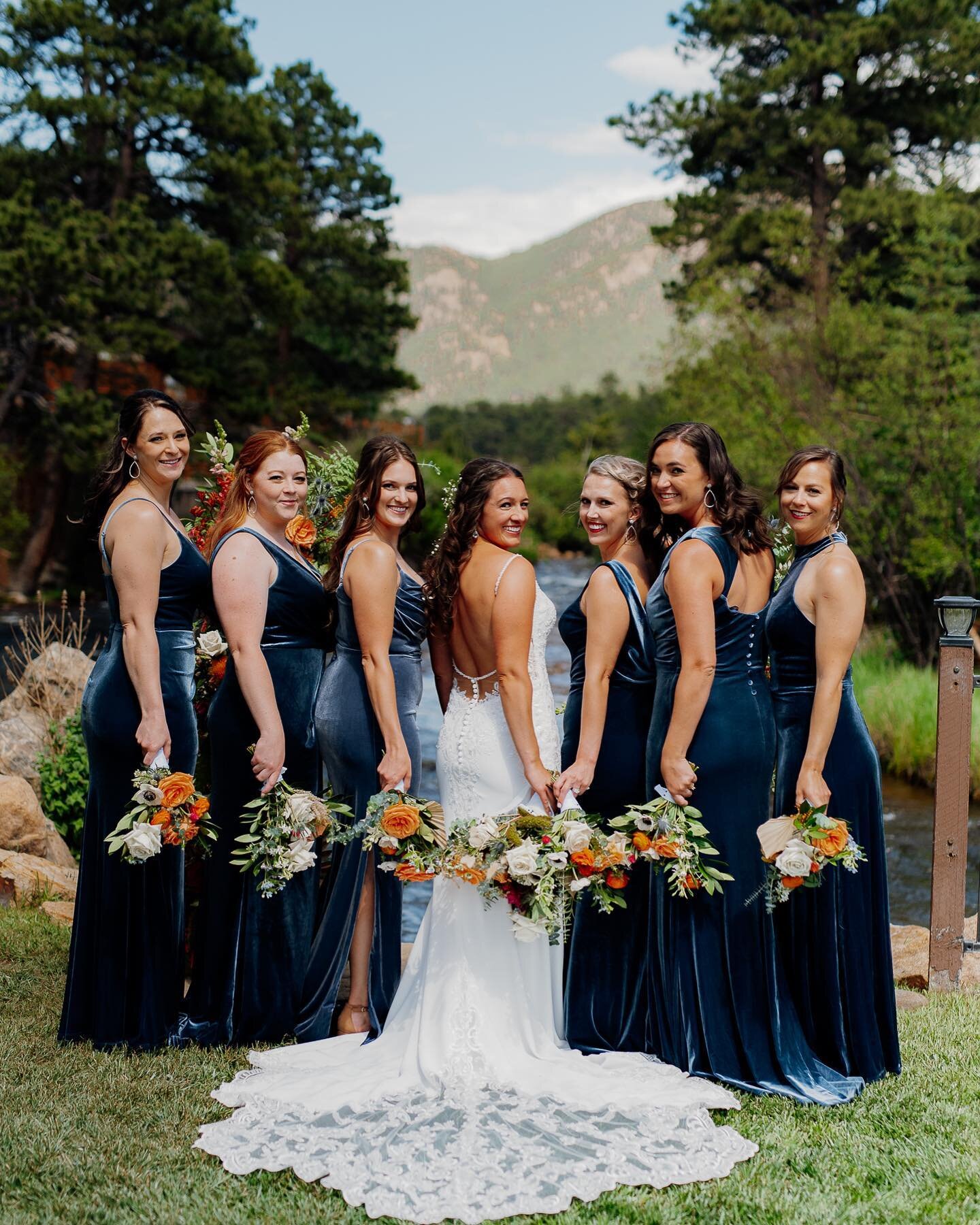 #RockyMountainBride #SquadGoals ! Molly &amp; her crew soaked in the beautiful Estes sunshine on their perfect day! 📸@sweetjusticephoto 💋GlamSquad @devine_designs_by_devin @chauntastic @thricecreated