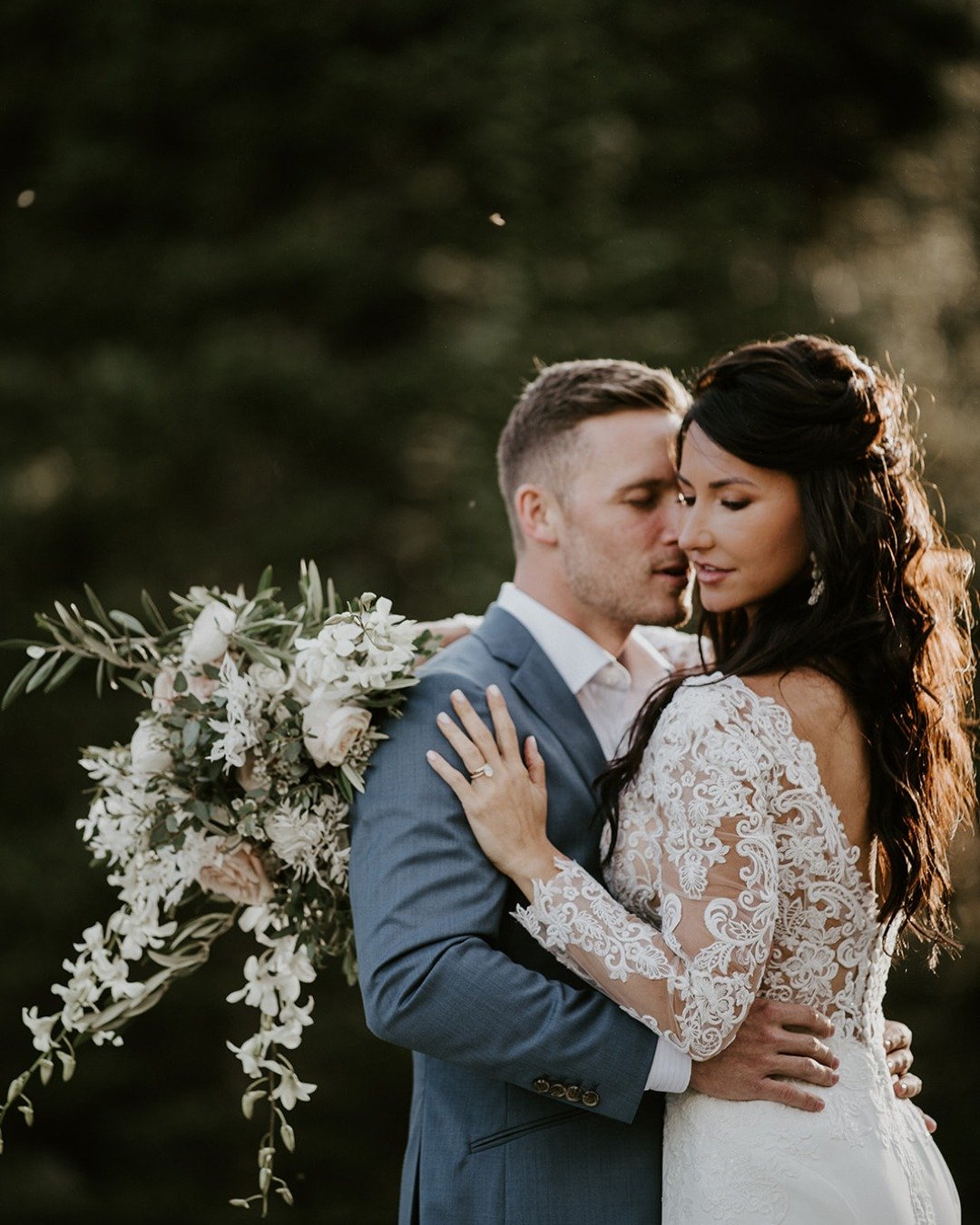 Our bride&rsquo;s look was all about soft drama. Loose waves, a little volume, and timeless makeup to match the elegance of that lace gown. ✨ Everything about this moment just felt effortless and full of meaning.

Photographer: @exploreyourstory
Styl