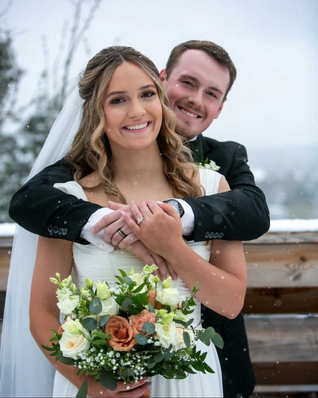 Effortless glam is kind of our thing. Soft skin, light definition, and waves that looked gorgeous yet still felt relaxed. We&rsquo;re all about beauty that looks amazing in photos and feels just as good in person. 💕

Photographer: @roe_photography
S