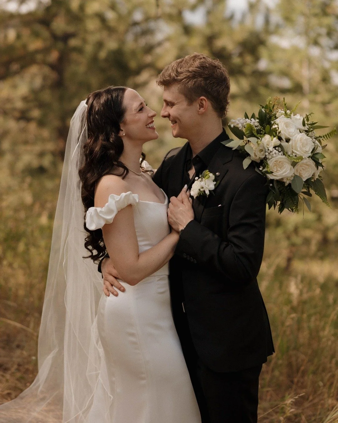 Our bride was glowing all day. She was calm, present, and just so happy. Being around that kind of energy is the best part of what we do. 💕

Venue: @mountvernoncc_weddings
Photographer: @caitlynharrisphotography
Stylists: @chauntastic @beautybyshaun