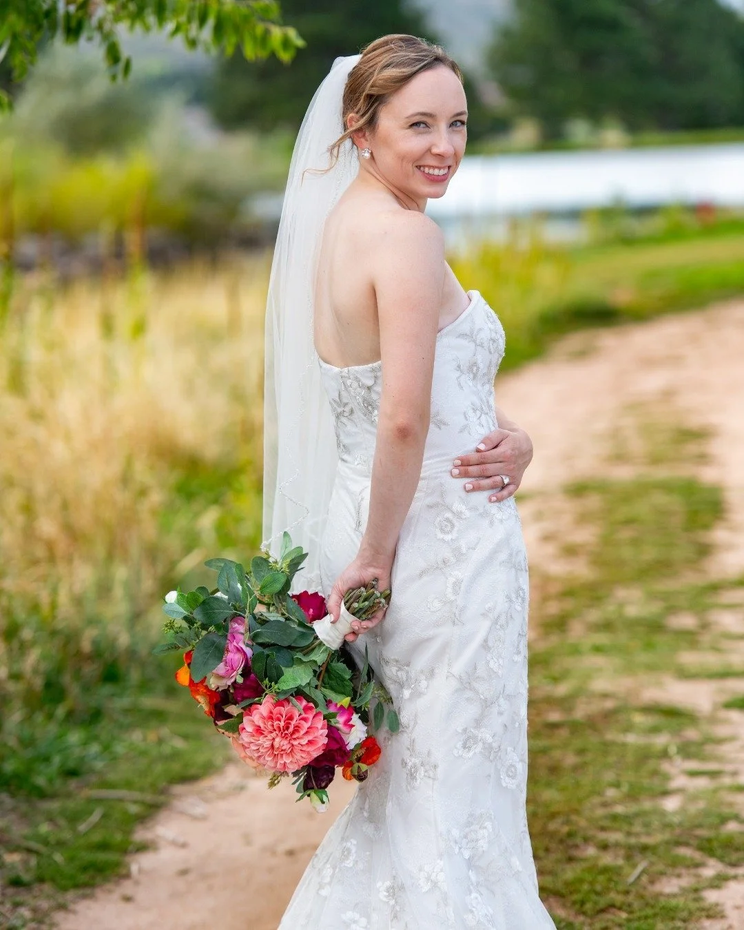 We went with a soft, natural look for our bride and it fit her perfectly. Simple makeup, clean hair, and just a calm, happy vibe all morning. 🌸

Share this with a bride who&rsquo;s going for that calm, natural glow.

Planner: @rightasrayne.weddings
