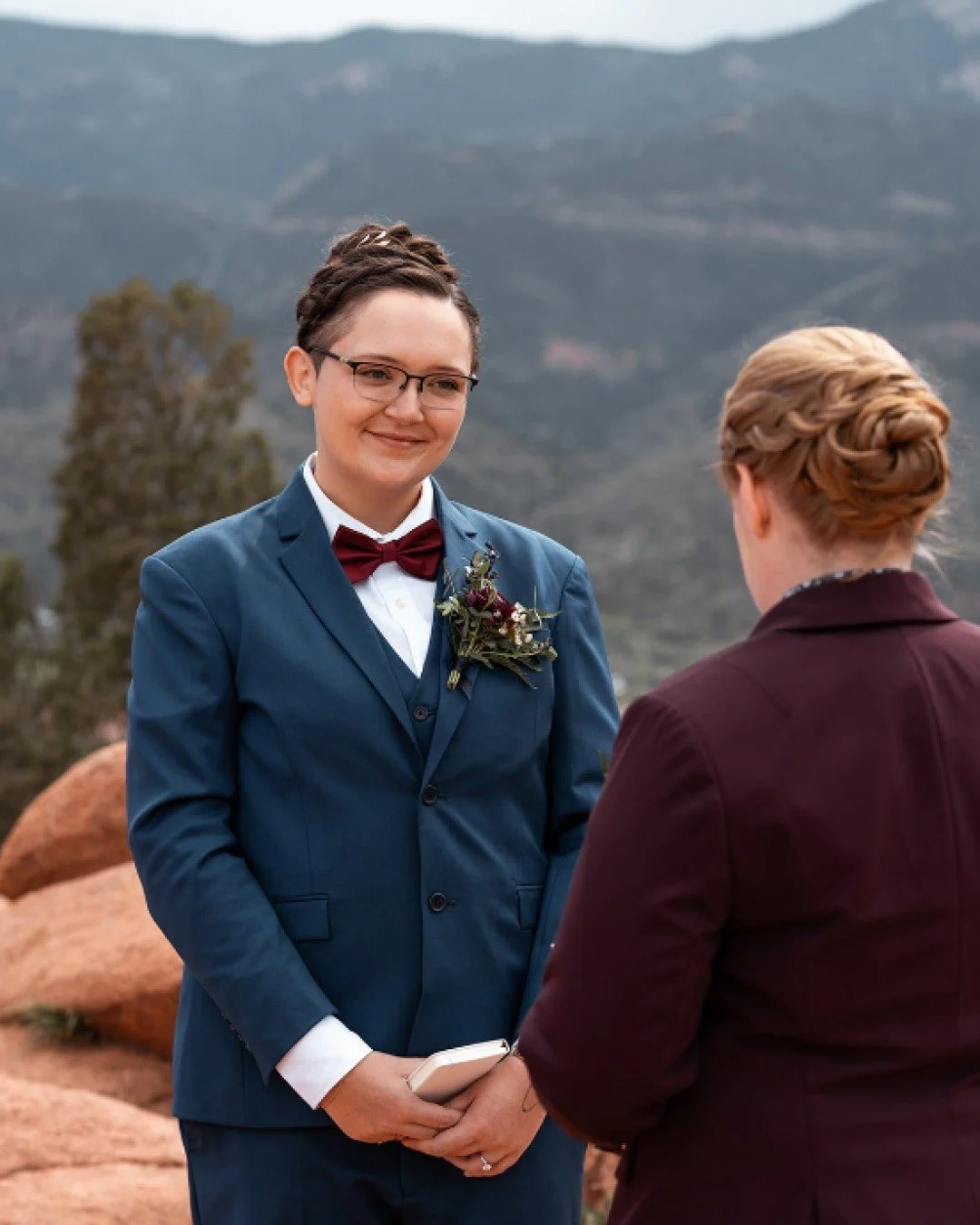 A perfect day, a stunning view, and two people so in love. It doesn&rsquo;t get better than this. ✨

Photo: @capturedbymarcela
Stylist: @chauntastic
Venue: @gardenofthegodscolorado
Getting Ready: @rallyhotel
@callmepearlbar
@flightclubdartsusa

#lgbt