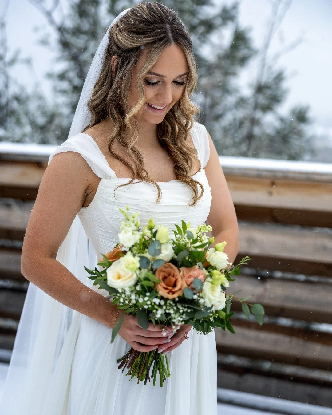A little snow couldn&rsquo;t hide our bride&rsquo;s glow. It only made it brighter. ✨

Photographer: @roe_photography
Stylists: @chauntastic @madisonshairmakeup @the_co_beautytherapist
Dress: @prescottbridal
Venue: @wedgewood.brittanyhill
Florals: @b