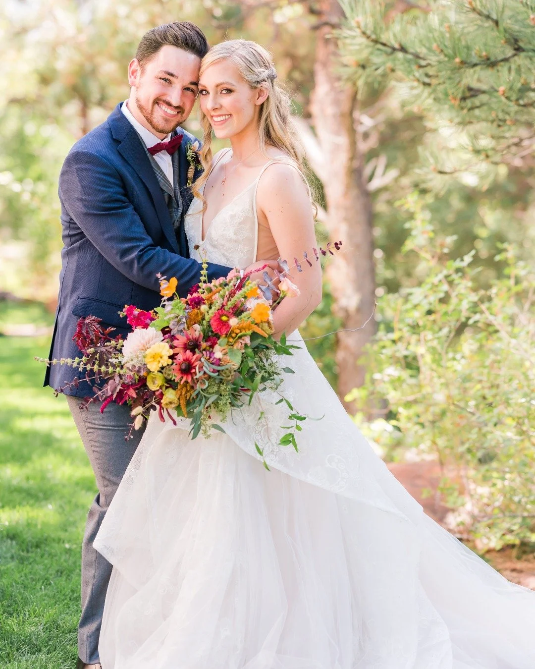There&rsquo;s nothing like seeing our bride glowing on her wedding day. ✨

Photographer: @girardphotoandfilms
Stylist: @chauntastic
Venue: @lionscrestmanor

#bridalhairideas #bridehairgoals #naturalbridemakeup #bridalmakeupartistry #bridehairmakeup #
