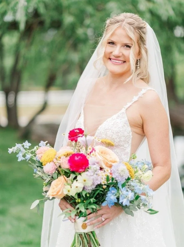 That veil, that bouquet, that glow. Our bride looked radiant with soft glam that highlighted her natural beauty and matched the joyful energy of the day. 🌸

Let&rsquo;s turn your dream look into reality!

Couple: @too_poole4skool @jakiracofe
Venue: 