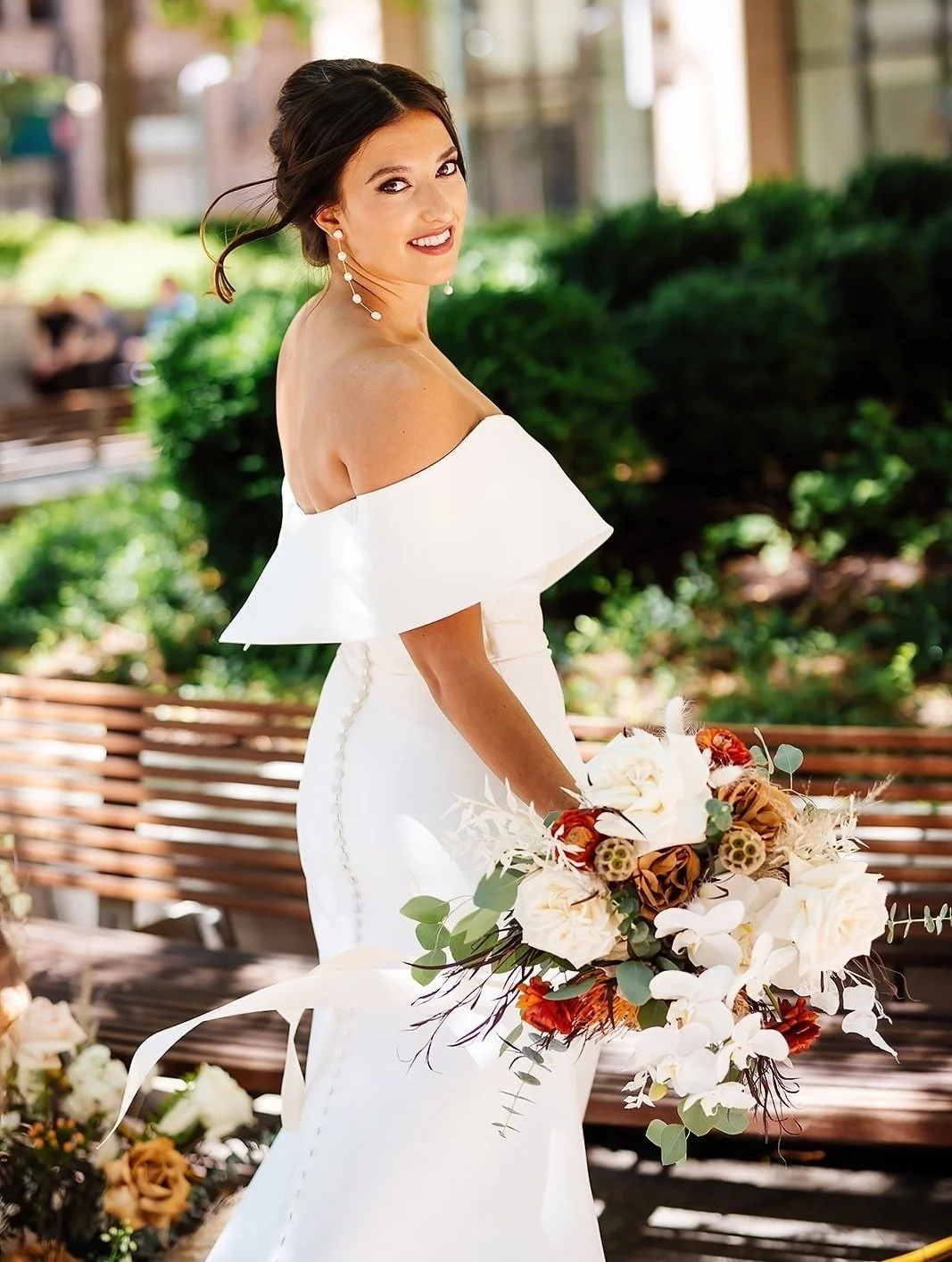 Editorial meets timeless bridal style. This Hilton City Center styled shoot captured everything we love about modern bridal beauty. ✨

Venue: @hiltondenvercitycenter
Planner/designer: @rightasrayne.weddings
Model bride: Shelby Howard
Florist: @floral