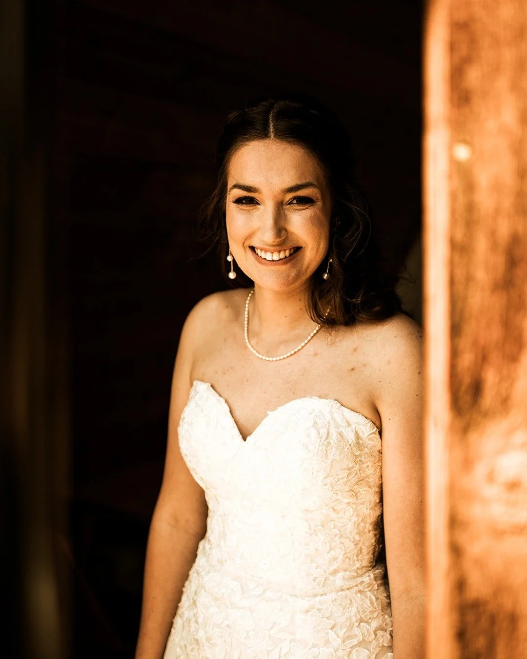 We created a soft, glowing look for our bride that captured the warmth of this moment. Light, breathable glam made just for her. ✨

Photo: @capturedbyktphoto
Video: @filmsbyjessielorraine
Florals: @marigolds.flowers
Coffee: @vailmntcoffee
HAMU: @glam