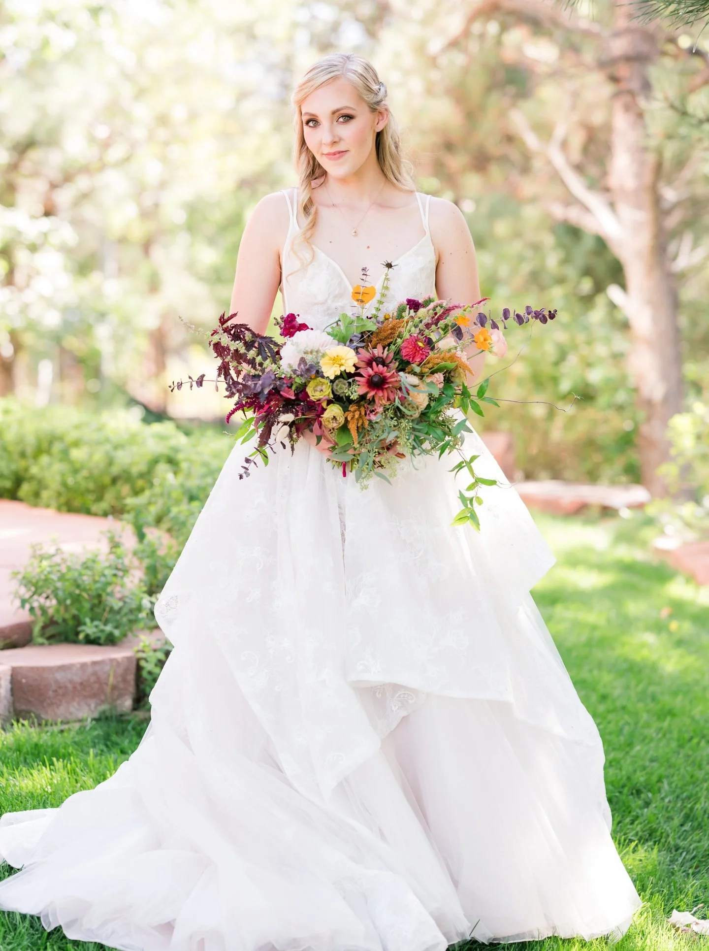 Bridal elegance at its finest. We created a soft, fresh makeup look paired with loose, effortless waves to compliment her whimsical garden vibe. Our bride looked stunning! ✨

Photographer: @girardphotoandfilms
Stylist: @chauntastic
Venue: @lionscrest